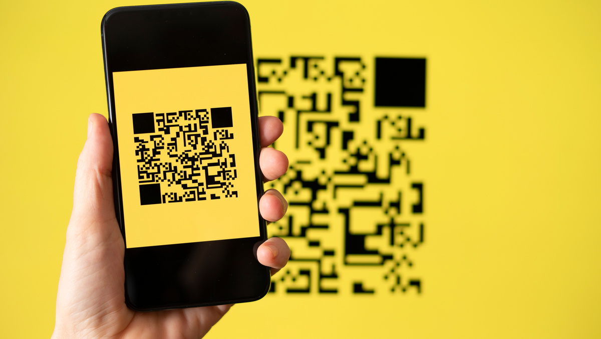 Scanning QR code with mobile phone